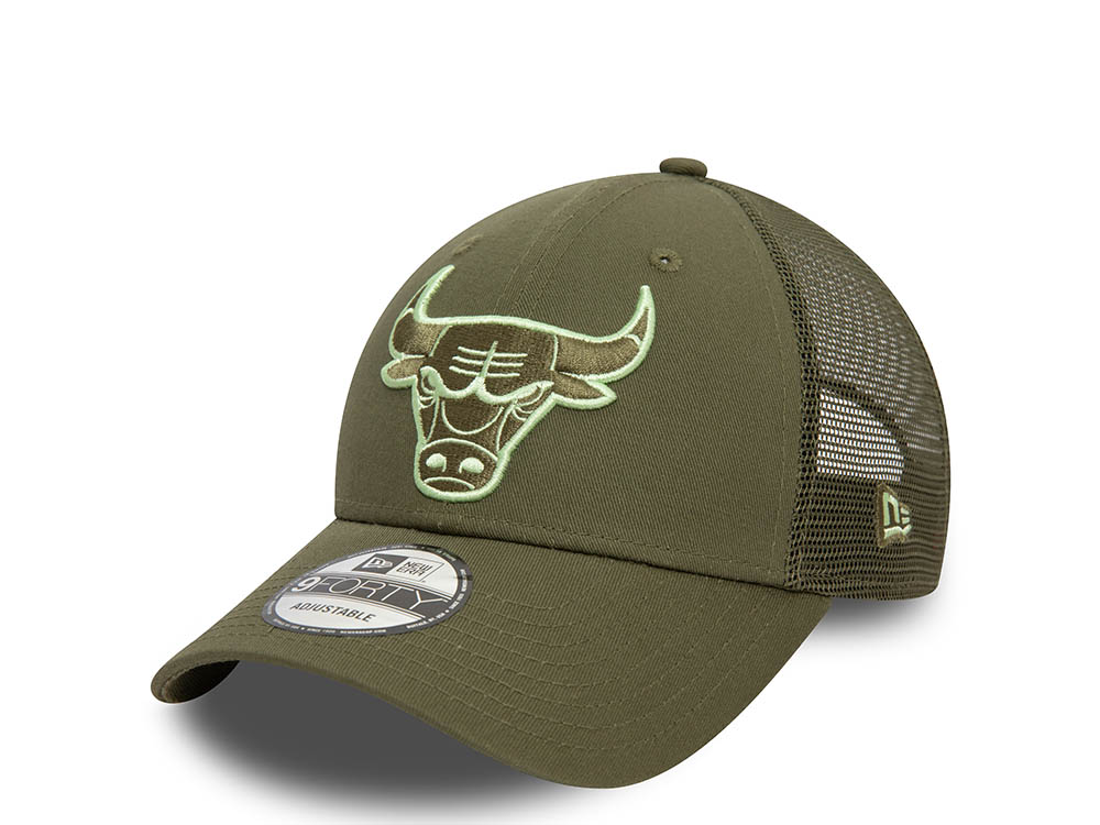 New Era Chicago Bulls Olive 9Forty Trucker Strapback Cap